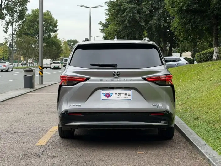 Toyota Sienna 2024 Model Hybrid 2.5L Platinum edition – фото 5