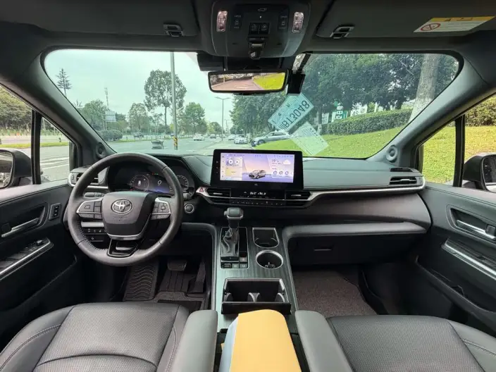 Toyota Sienna 2024 Model Hybrid 2.5L Platinum edition – фото 7