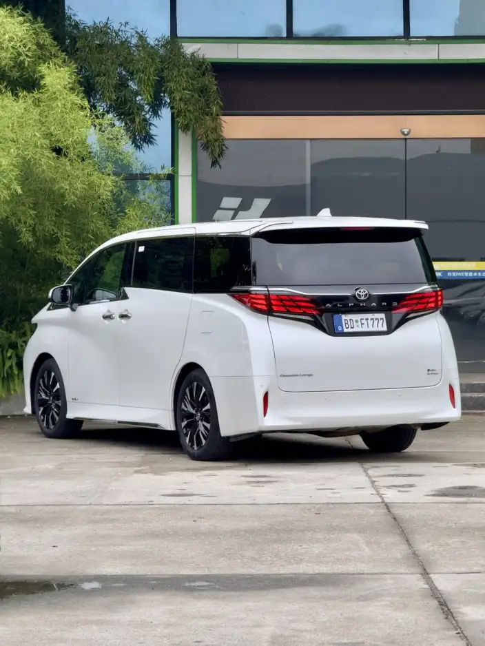 Elfa 2023 Model 2.5L Intelligent Hybrid 4WD Premium