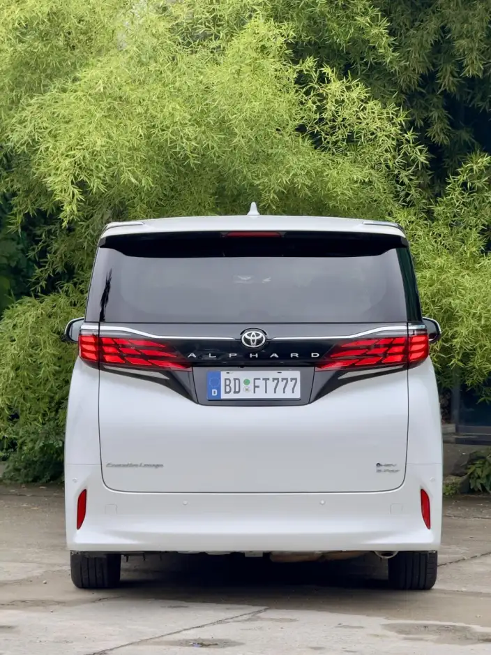 Elfa 2023 Model 2.5L Intelligent Hybrid 4WD Premium