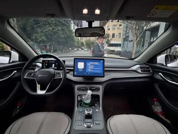 BYD Destroyer 05 2024 Model Honor Edition DM-i 55KM Luxury Model – фото 8