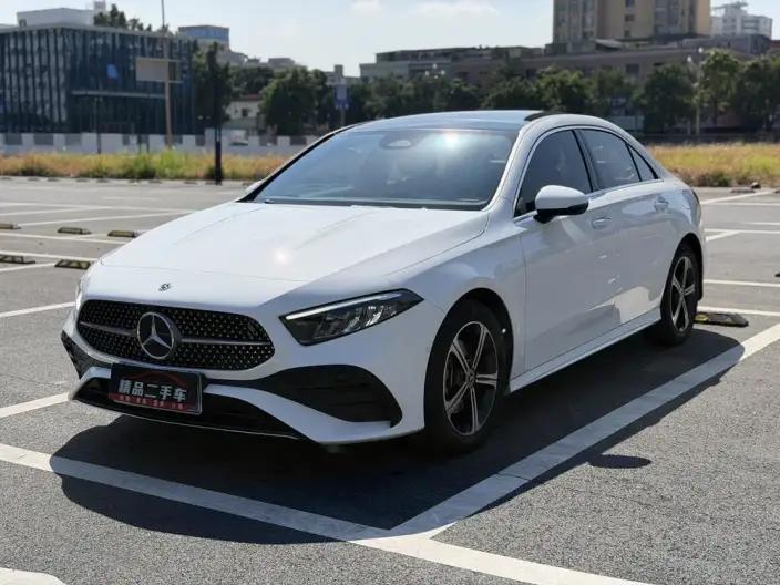 Mercedes-Benz A-class 2023 Model A 200 L Sports sedan Fashion Edition – фото 1