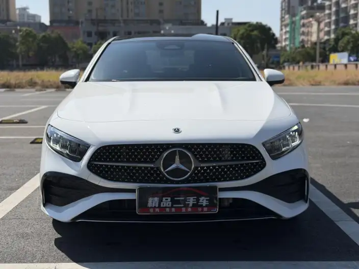 Mercedes-Benz A-class 2023 Model A 200 L Sports sedan Fashion Edition – фото 2
