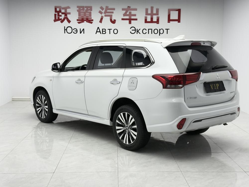Mitsubishi Outlander 2021 2.0L 2WD Premium 5-Seater – фото 4