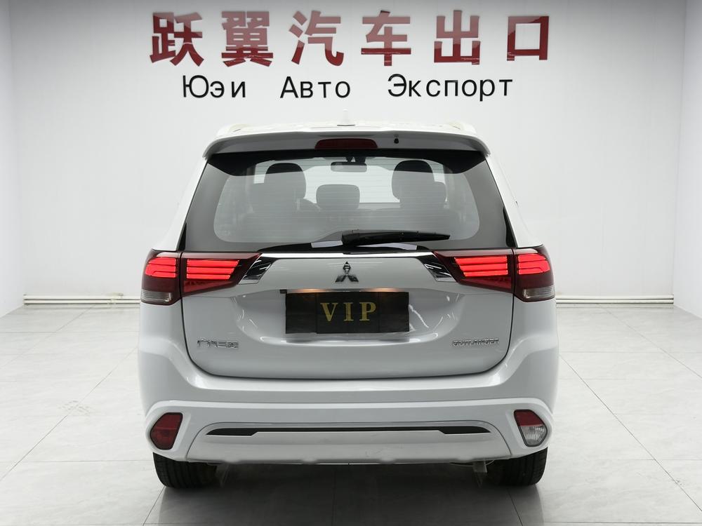 Mitsubishi Outlander 2021 2.0L 2WD Premium 5-Seater – фото 5