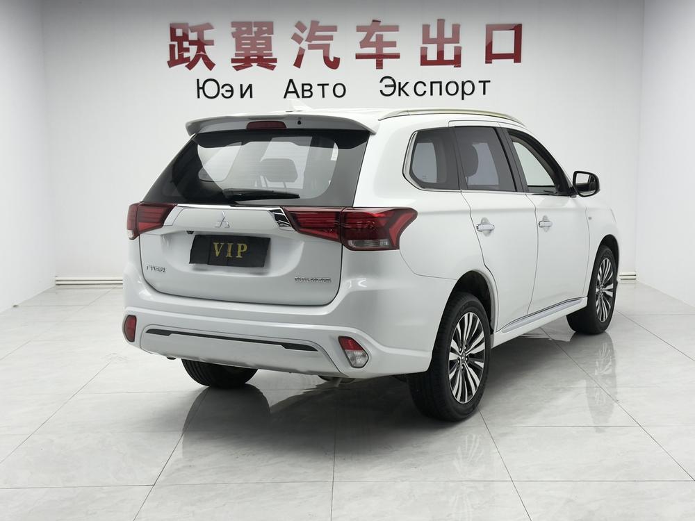Mitsubishi Outlander 2021 2.0L 2WD Premium 5-Seater – фото 6