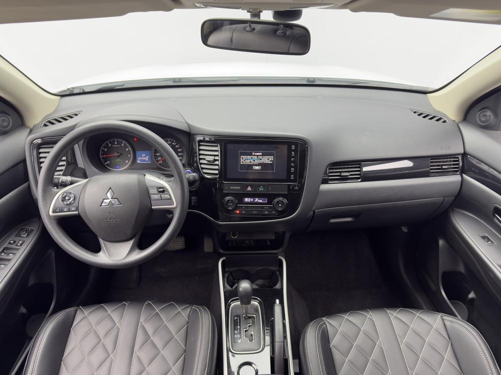 Mitsubishi Outlander 2021 2.0L 2WD Premium 5-Seater – фото 8