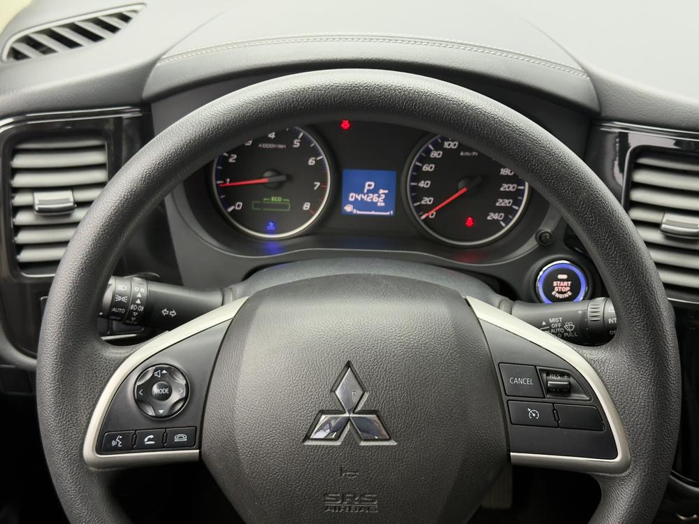 Mitsubishi Outlander 2021 2.0L 2WD Premium 5-Seater – фото 9