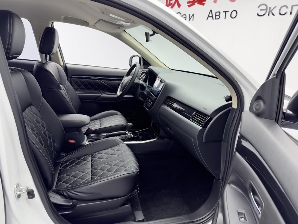Mitsubishi Outlander 2021 2.0L 2WD Premium 5-Seater – фото 11