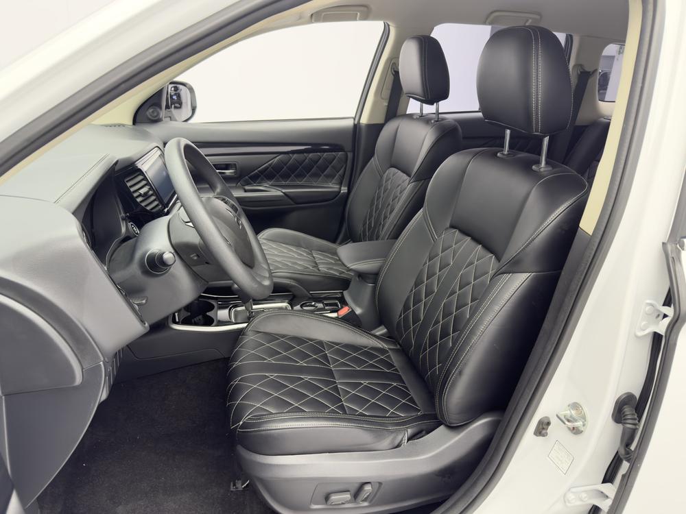 Mitsubishi Outlander 2021 2.0L 2WD Premium 5-Seater – фото 12