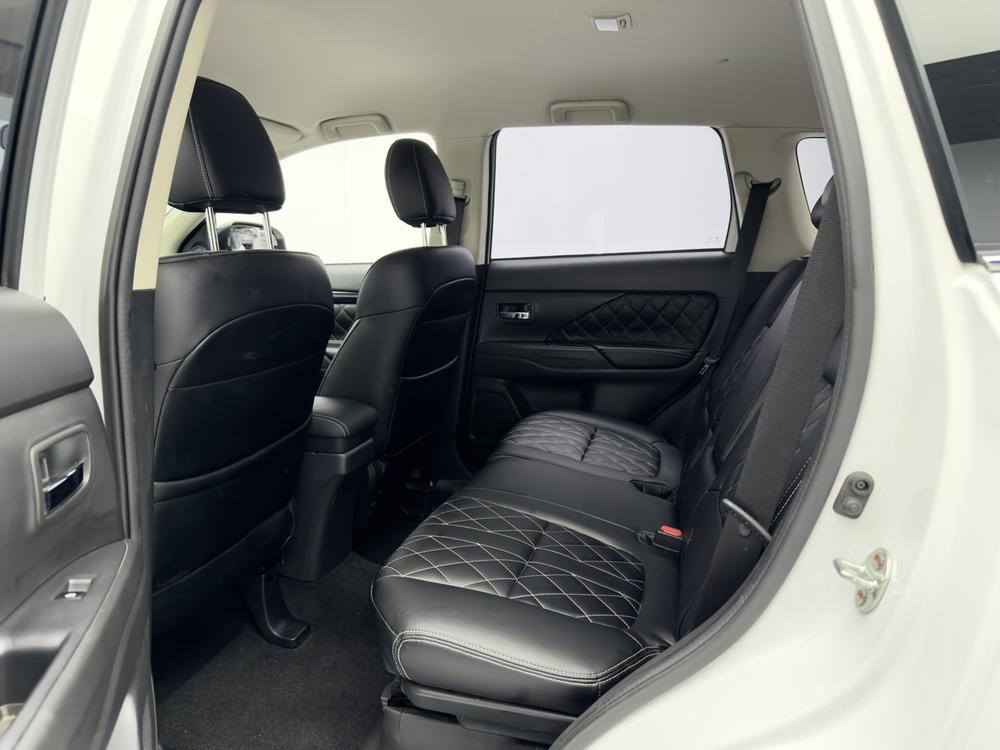 Mitsubishi Outlander 2021 2.0L 2WD Premium 5-Seater – фото 13