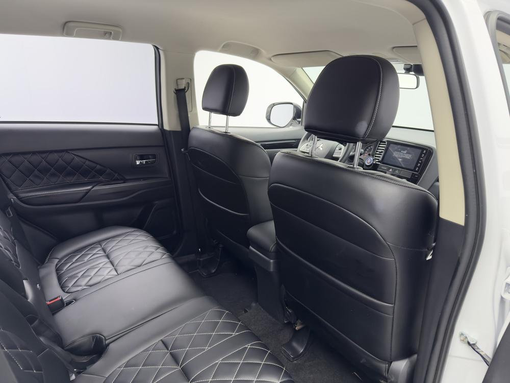 Mitsubishi Outlander 2021 2.0L 2WD Premium 5-Seater – фото 14