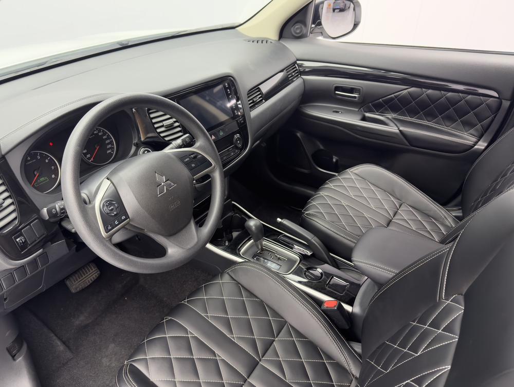 Mitsubishi Outlander 2021 2.0L 2WD Premium 5-Seater – фото 16