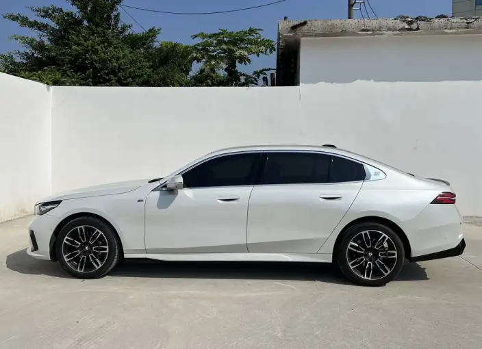 BMW 5 Series 2024 Model 530Li Leading Model M Sports Set – фото 3