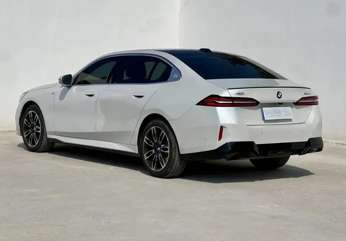 BMW 5 Series 2024 Model 530Li Leading Model M Sports Set – фото 4
