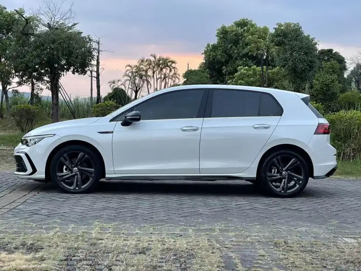 Volkswagen Golf 2023 Model Facelift 280TSI DSG R-Line Lite – фото 4