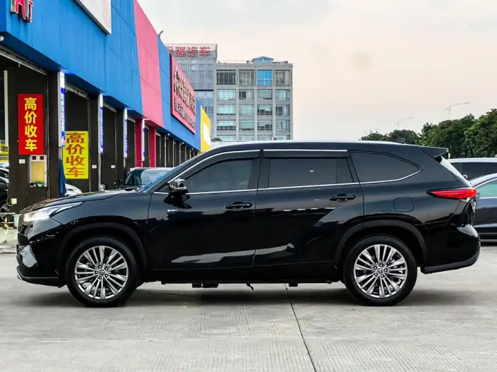 Toyota Highlander 2024 Model Hybrid 2.5L 4WD Premium Edition 7 seat – фото 3