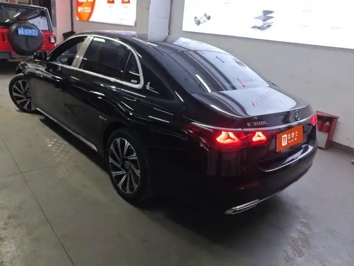 Mercedes-Benz E-Class 2024 Model E 300 L Luxury Model sedan – фото 3