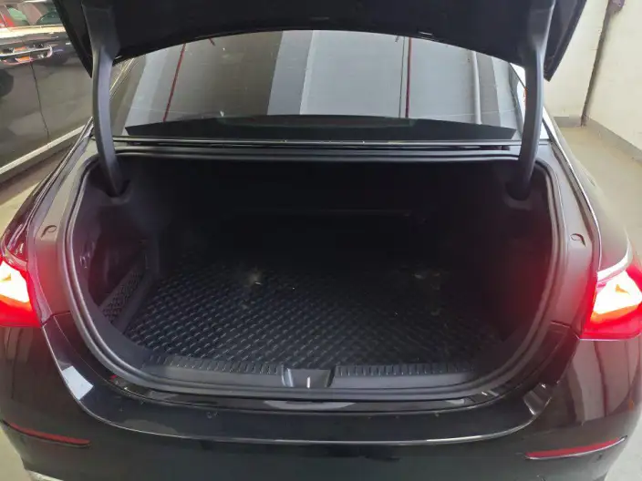 Mercedes-Benz E-Class 2024 Model E 300 L Luxury Model sedan – фото 9