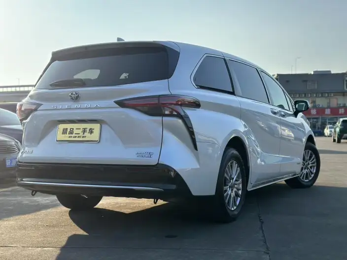 Toyota Sienna 2021 Model 2.5L Hybrid Premium Edition – фото 6