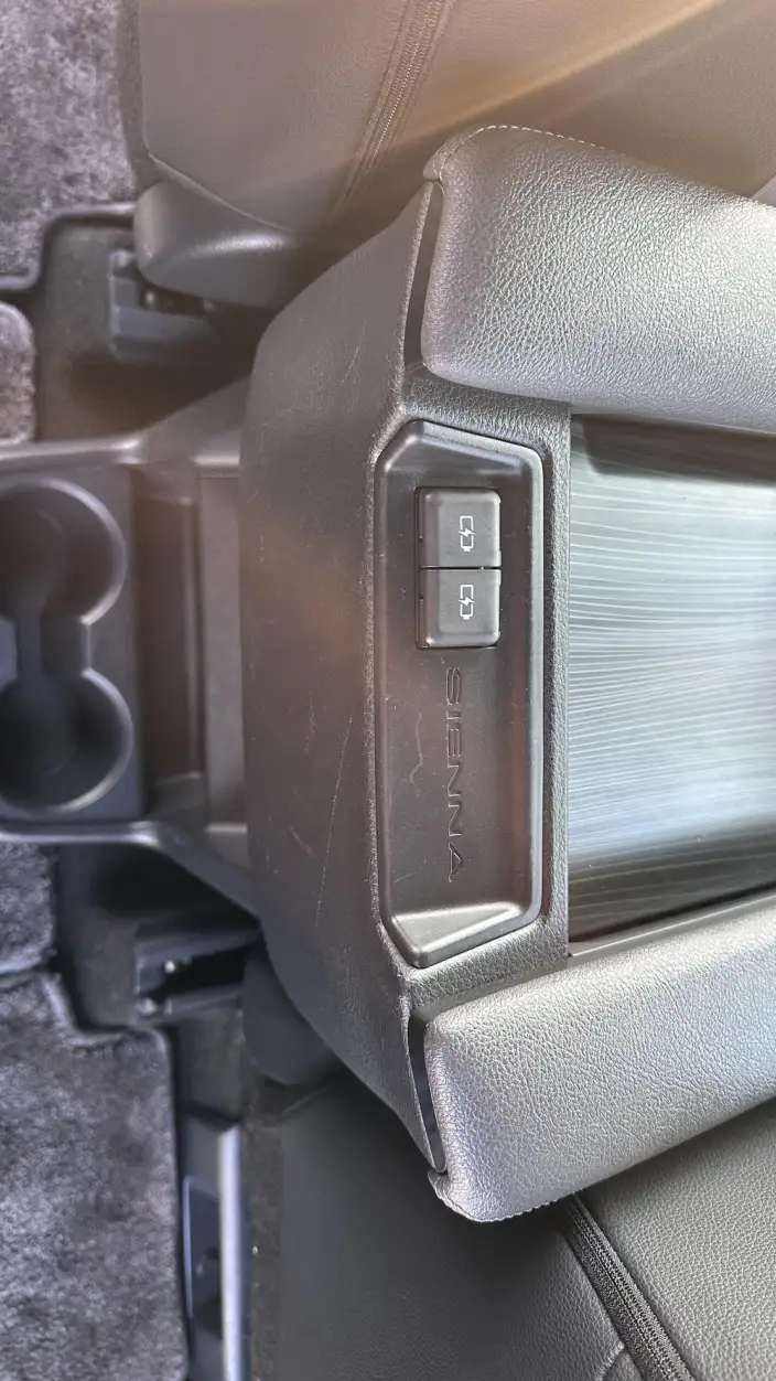 Toyota Sienna 2021 Model 2.5L Hybrid Premium Edition – фото 8
