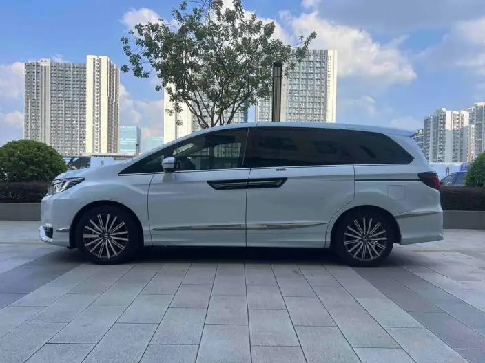 Honda Elysion 2024 Model 2.0L e:HEV Deluxe Edition
