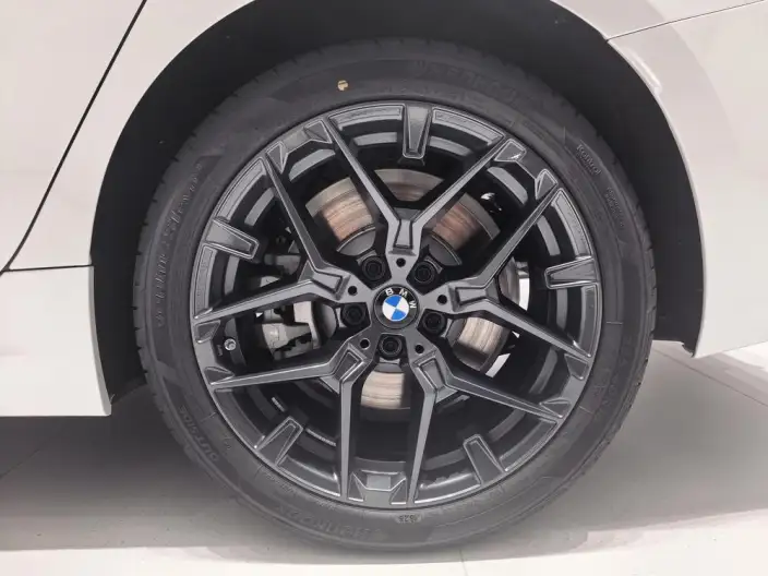 BMW 3 Series 2026 Model 330Li M Sports Night Set – фото 9