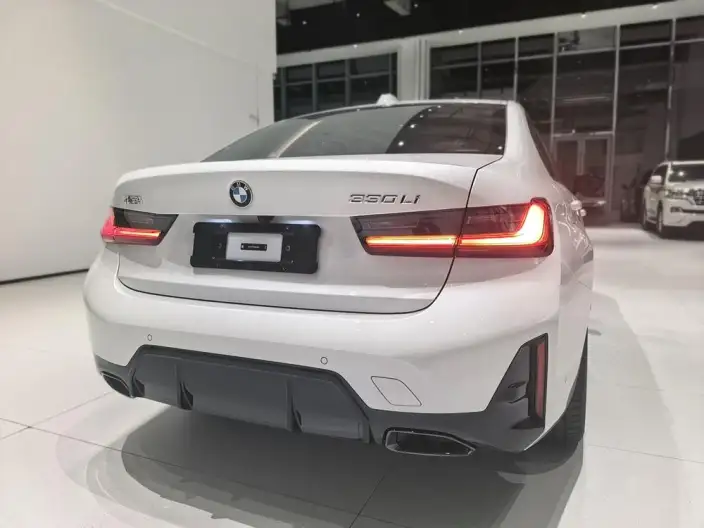 BMW 3 Series 2026 Model 330Li M Sports Night Set – фото 10