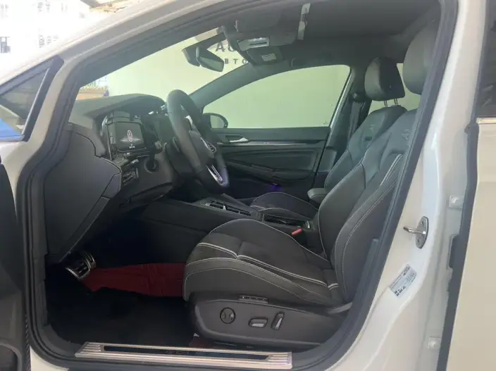 Volkswagen Golf 2023 Model 280TSI DSG R-Line Lite – фото 9