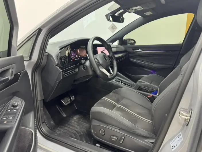 Volkswagen Golf 2023 Model 280TSI DSG R-Line Lite – фото 9
