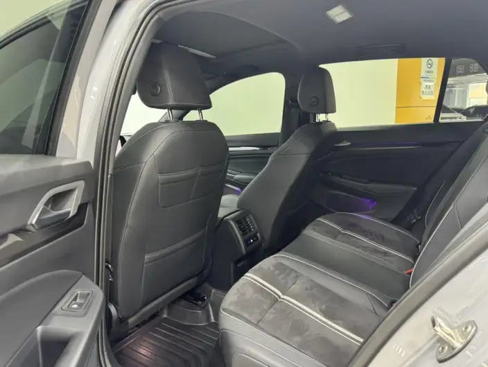 Volkswagen Golf 2023 Model 280TSI DSG R-Line Lite – фото 10