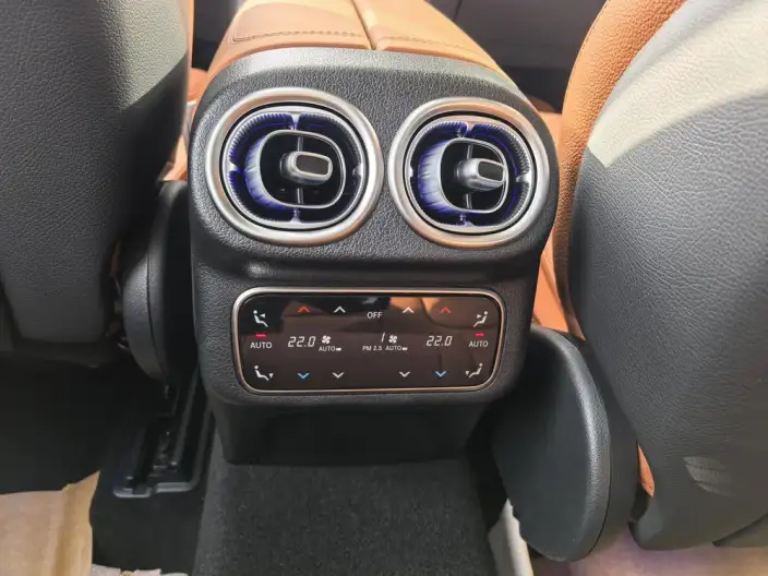 Mercedes-Benz GLC 2026 Model GLC 300 L 4MATIC Dynamic Model 5 seat – фото 6