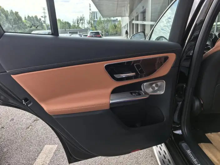 Mercedes-Benz GLC 2026 Model GLC 300 L 4MATIC Dynamic Model 5 seat – фото 7