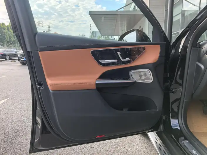 Mercedes-Benz GLC 2026 Model GLC 300 L 4MATIC Dynamic Model 5 seat – фото 9