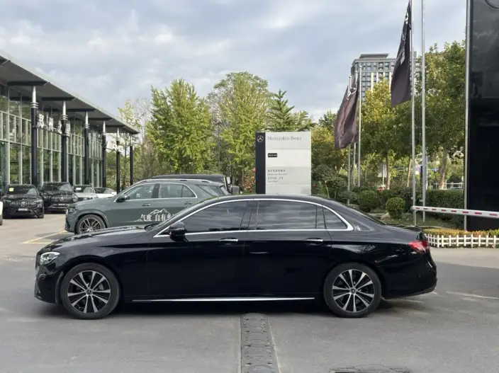 Mercedes-Benz E-Class PHEV 2023 Model E 350 e L Sports sedan