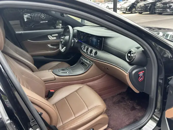 Mercedes-Benz E-Class PHEV 2023 Model E 350 e L Sports sedan – фото 6