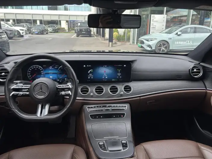 Mercedes-Benz E-Class PHEV 2023 Model E 350 e L Sports sedan – фото 7