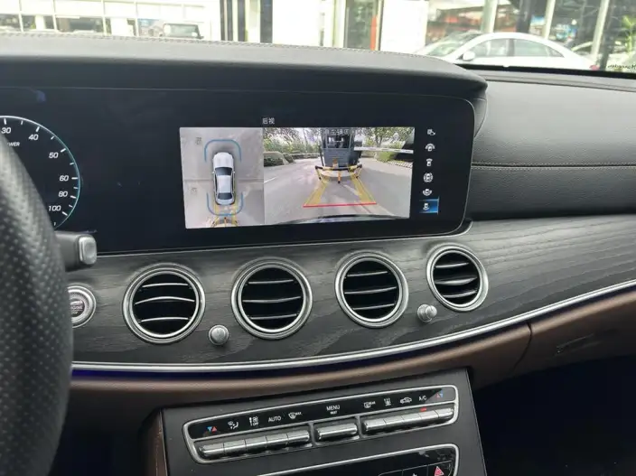 Mercedes-Benz E-Class PHEV 2023 Model E 350 e L Sports sedan – фото 8