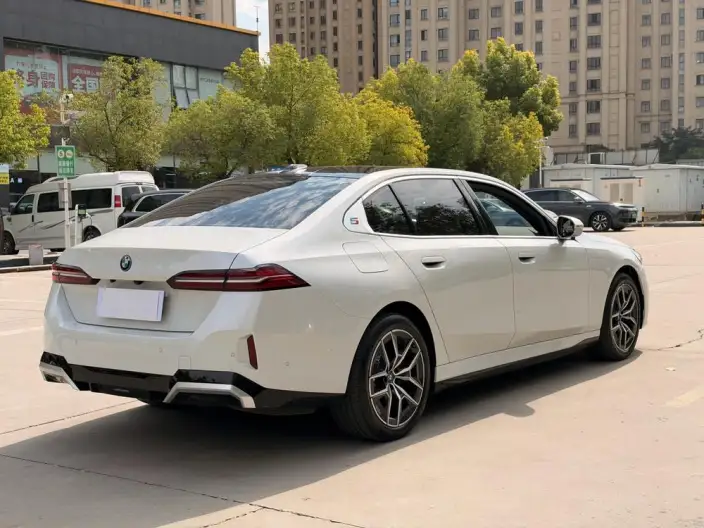 BMW i5 2024 Model eDrive35L M Sports Set – фото 6