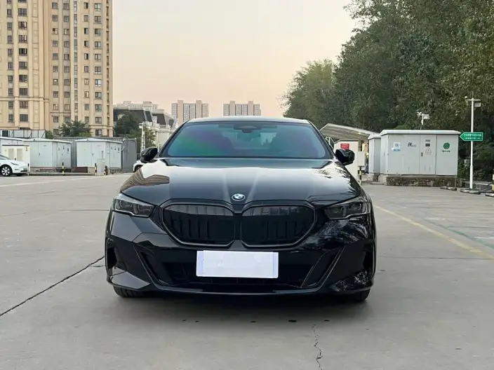 BMW 5 Series 2025 Model 525Li M Sports Set