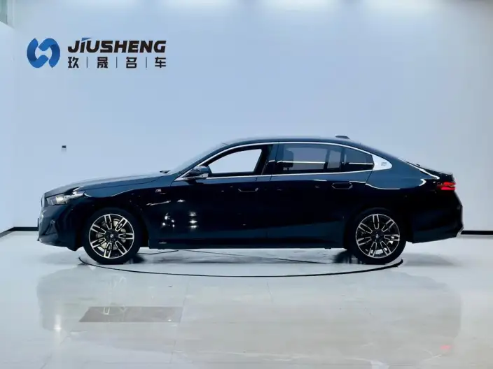 BMW 5 Series 2024 Model 530Li Exclusive Model M Sports Set