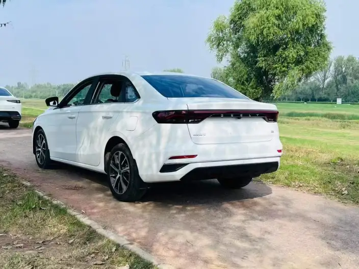 Geely Emgrand 2022 Model No. 4 Gen 1.5L CVT Noble Model – фото 4