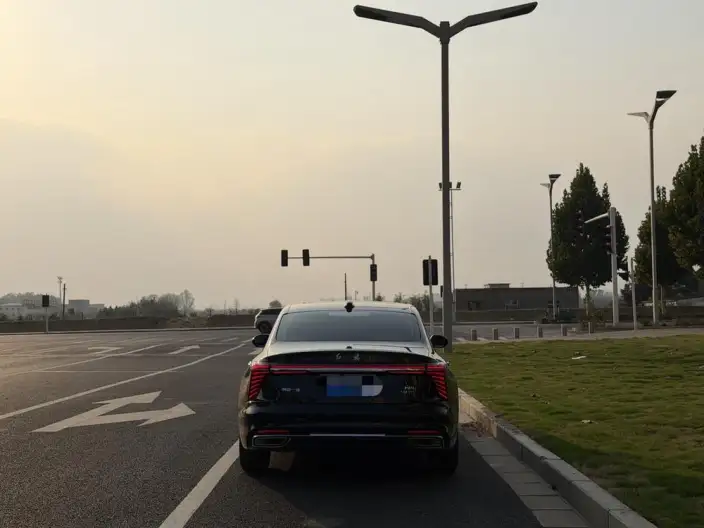 Hongqi H5 2025 Model 2.0T Automatic Flag Enjoy Edition