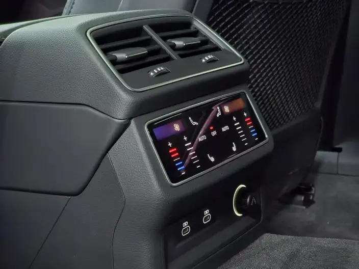 Audi A6L 2023 Model 55 TFSI quattro Exclusive Dynamic Model – фото 7