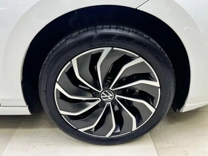 Volkswagen Golf 2023 Model 280TSI DSG Pro – фото 6