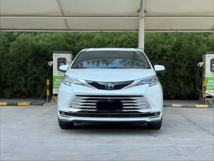 Toyota Sienna 2021 Model 2.5L Hybrid Platinum edition