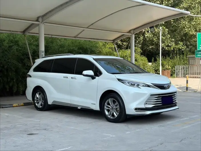 Toyota Sienna 2021 Model 2.5L Hybrid Platinum edition