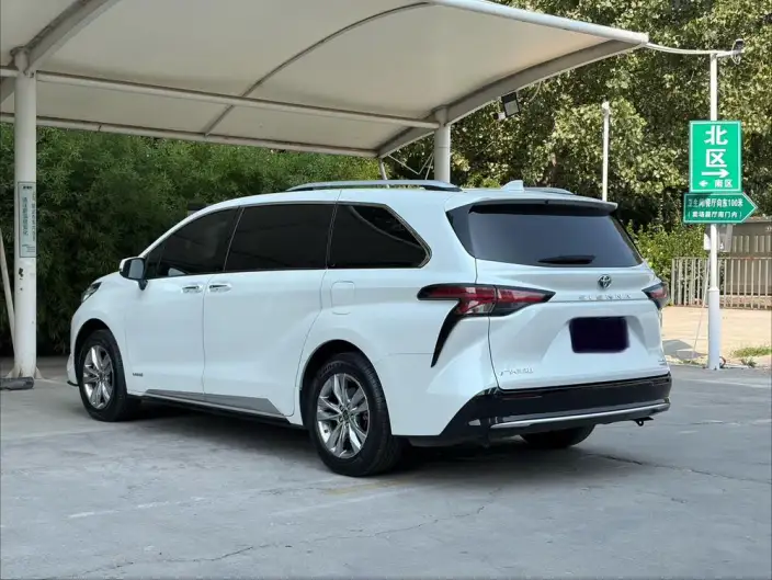Toyota Sienna 2021 Model 2.5L Hybrid Platinum edition
