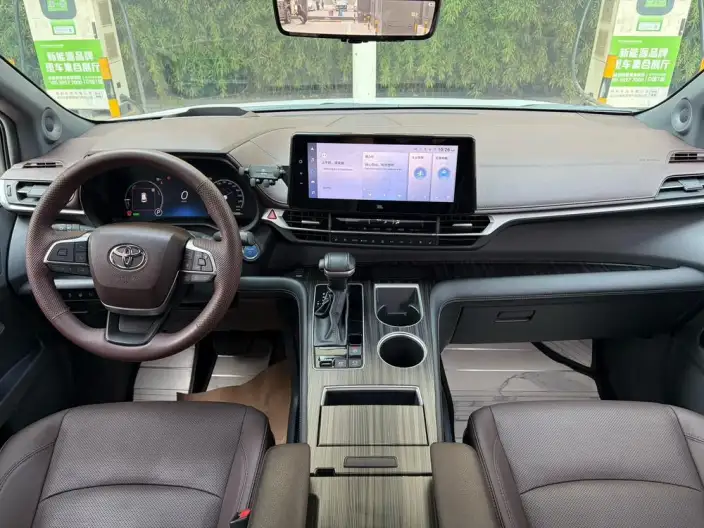 Toyota Sienna 2021 Model 2.5L Hybrid Platinum edition – фото 7