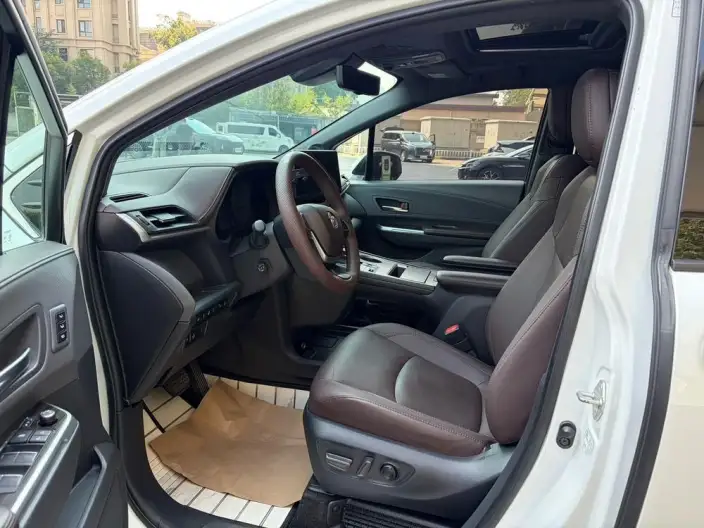 Toyota Sienna 2021 Model 2.5L Hybrid Platinum edition – фото 8